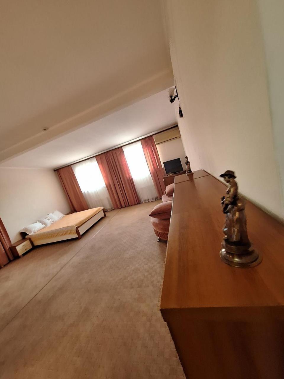 Барселона Hotel Mizikevicsa Kültér fotó